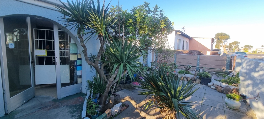 4 Bedroom Property for Sale in Silvertown Western Cape